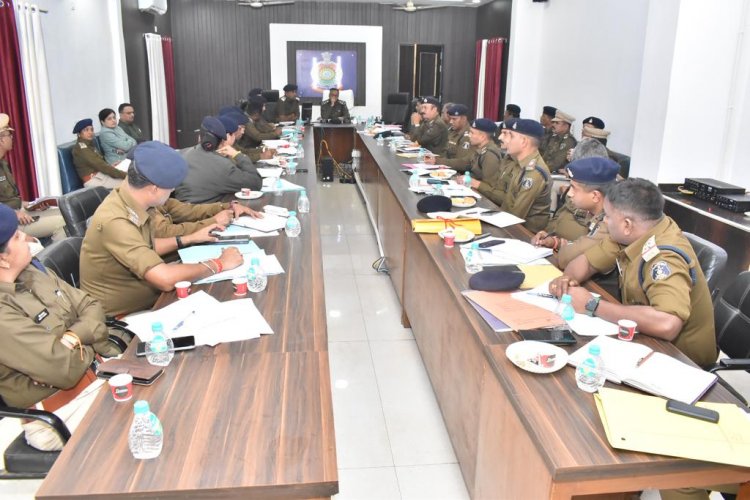 चाकूबाजी और हिंसात्मक घटनाओं पर रोक लगाने वरिष्ठ पुलिस अधीक्षक ने ली बैठक