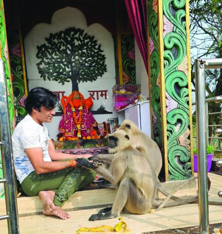 मनोज राजपूत लेआउट्स कैम्पस के हनुमान मंदिर में स्वयं हनुमान जी हुए प्रकट