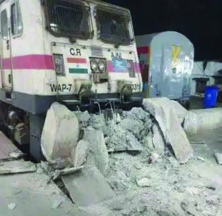 लोको पायलट निलंबित, प्लेटफार्म के डेड एंड से टकरा गई थी छत्तीसगढ़ एक्सप्रेस का इंजन