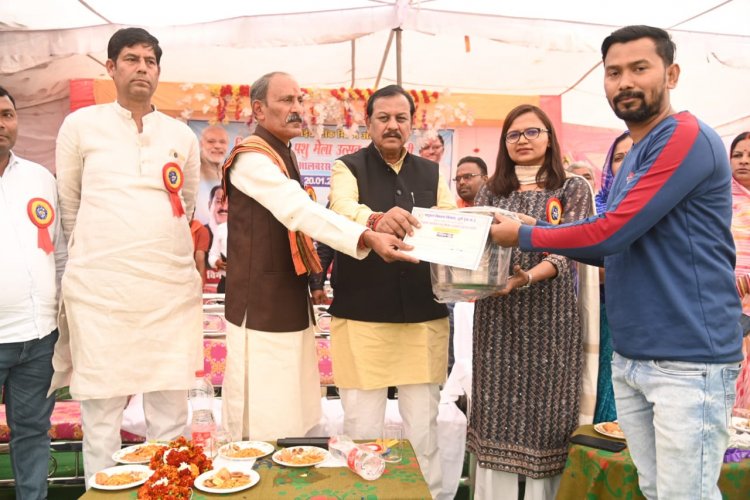 सांसद एवं कलेक्टर की उपस्थिति में पशु नस्ल सुधार के क्षेत्र में कार्य करने वाले पशुपालक हुए सम्मानित