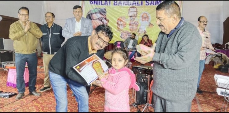 ड्राइंग प्रतियोगिता के विजेता प्रतिभागियों और मंदिर समितियों को किया गया सम्मानित, फूड कोर्नरों पर रही खचाखच भीड़