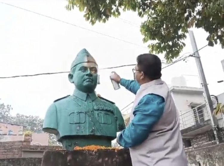 नेताजी का अपमान, भिलाई निगम के बहार काले गुब्बारें छोड़ प्रदर्शन की तयारी
