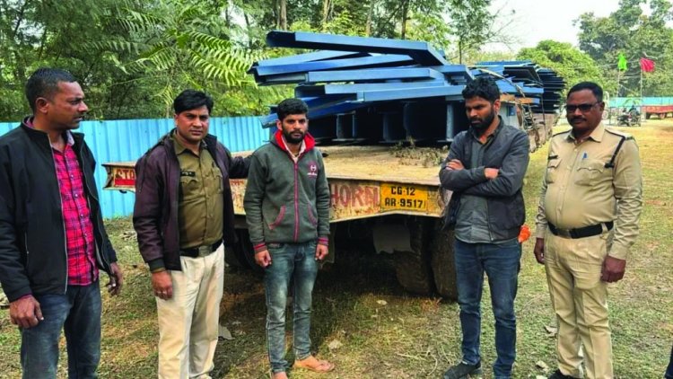 नंबर बदलकर ट्रेलर वाहन का परिवहन करते ड्राइवर पकड़ा गया