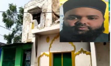 अंध विश्वास फैलाने वाले मौलवी के खिलाफ अपराध दर्ज, पेटी से मिली लड़कियों की तस्वीरें