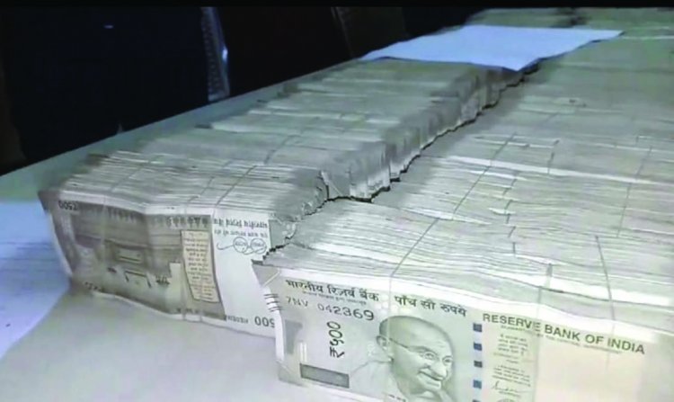 MP में 80 लाख कैश के साथ पकड़ी गई छत्तीसगढ़ की महिला, 2 युवक भी गिरफ्तार