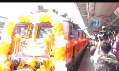 मुख्यमंत्री विष्णुदेव साय ने हरी झंडी दिखाकर अयोध्या जाने वाली ट्रेन को किया रवाना