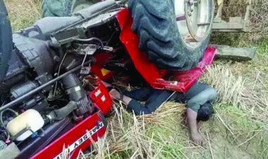 ट्रैक्टर के नीचे दबकर 2 लोगों की मौत