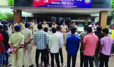 होली पर शांति बनाए रखने चाकूबाजों की परेड