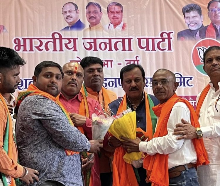 दुर्ग जिले में कांग्रेस को झटके पर झटका, भिलाई शहर जिला कांग्रेस कमेटी के उपाध्यक्ष पूर्व कोषाध्यक्ष सुभाष साव अपने 51 समर्थकों के साथ भाजपा का दामन थामा