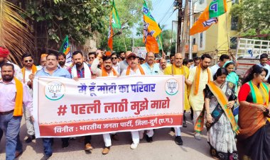 चरण दास महंत के PM मोदी के ऊपर की गई टिप्पणी को लेकर भाजपाइयों ने किया कांग्रेस भवन का घेराव