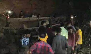 दुर्ग जिले में बड़ा हादसा, 50 फीट गहरी खाई में गिरी बस, 2 महिला समेत 6 लोगों की मौत