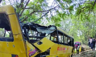 स्कूल बस पलटने से 6  बच्चों की मौत, कई  घायल