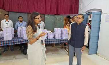 लोकसभा चुनाव: व्यय प्रेक्षक श्री पत्तनसेट्टी ने विभिन्न शाखाओं का किया अवलोकन