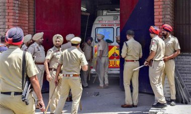 जेल में खूनी झड़प, दो कैदियों की मौत