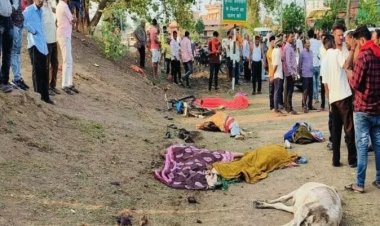 तेज रफ्तार ट्रक ने लोगों को कुचला, 4 की मौत, कई घायल