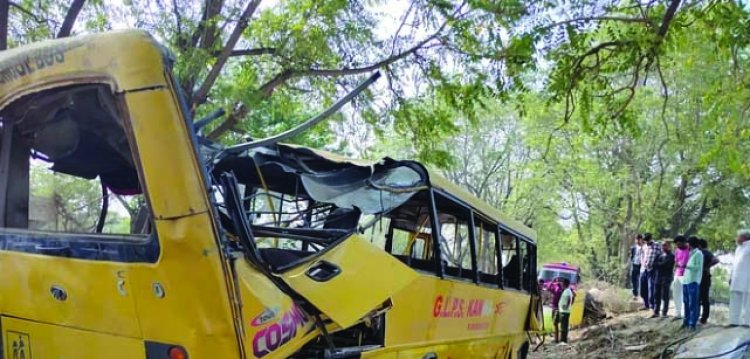 स्कूल बस पलटने से 6 बच्चों की मौत, कई घायल