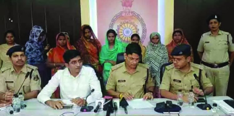 UP की 8 महिलाएं गिरफ्तार, चेन स्नेचिंग की वारदातों को देती थी अंजाम
