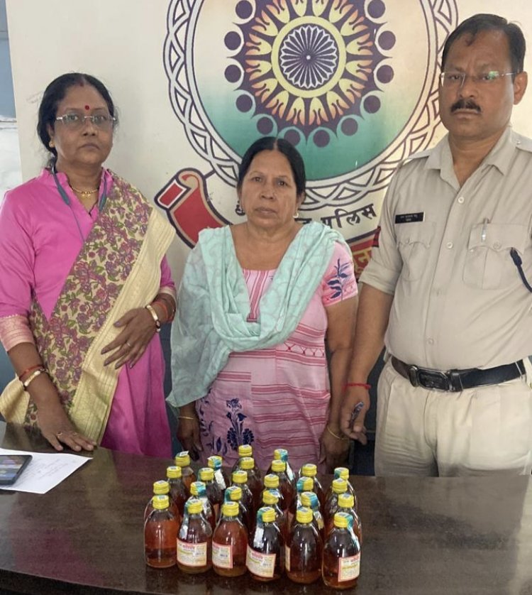 अवैध शराब बेचते महिला सहित 2 गिरफ्तार