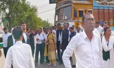 महिला ने चप्पल से किया वकील पर हमला, दुर्ग अधिवक्ता संघ ने चक्का जाम कर किया प्रदर्शन