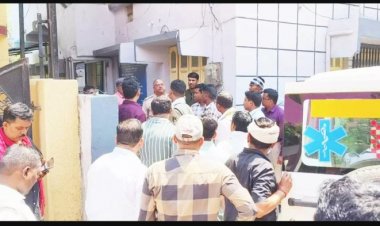 अधिकारी ने दफ्तर में लगाया फांसी