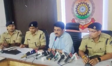 पुलिस आरक्षक के इशारे पर होता था मवेशी तस्कर, SP ने किया निलंबित