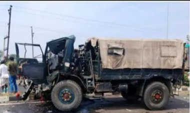 टायर फटने से बस से जा टकराया आर्मी का ट्रक, सेना के 2 जवान समेत 5 लोगों की मौत