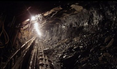 खदान में लिफ्ट की रस्सी टूटने से 1800 फीट की गहराई में फंसे 14 लोग