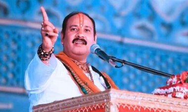 पंडित  प्रदीप मिश्रा की शिकायत मुख्य चुनाव आयुक्त से, कथा के दौरान पार्टी के लिए वोट मांगने का कांग्रेसी नेता ने लगाया आरोप