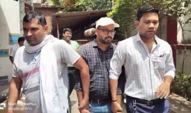 पासपोर्ट ऑफिस का भ्रष्ट अधिकारी रिश्वत लेते रंगे हाथों गिरफ्तार