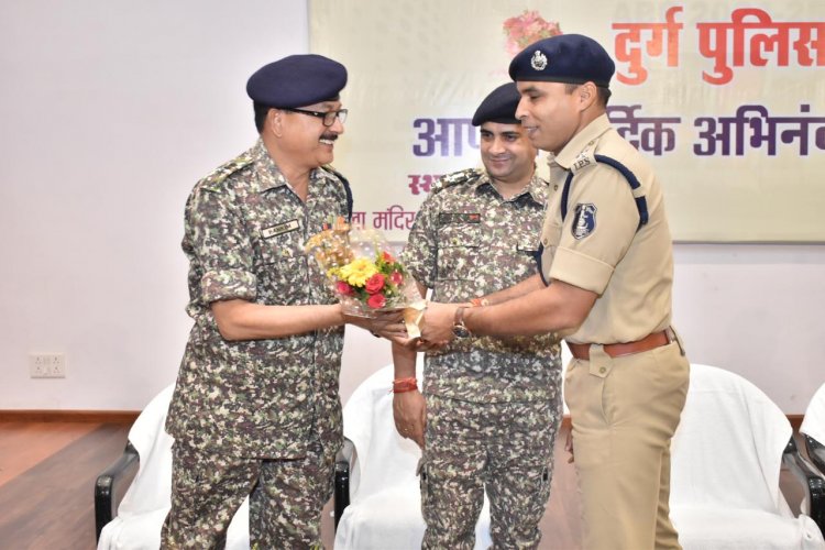 दुर्ग पहुंचे अर्धसैनिक बलों के जवानों और अधिकारियों का एसपी ने किया स्वागत