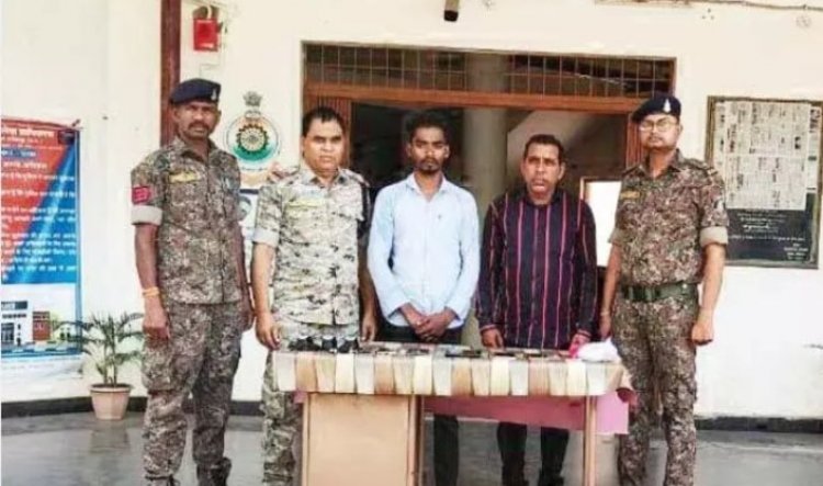 बायोमेट्रिक मशीनों में अंगूठा लगवाकर ग्रामीणों से ठगी, 2 गिरफ्तार