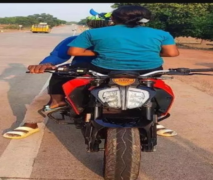 कपल को बाइक पर रोमांटिक स्टंट करते SP ने रंगे हाथों पकड़ा