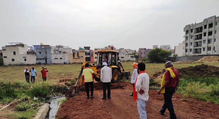 भिलाई के कोहका में 2 एकड़ सरकारी भूमि पर अवैध प्लाटिंग कर बेचने की थी तैयारी, निगम की टीम पहुंचते ही भागे भू-माफिया