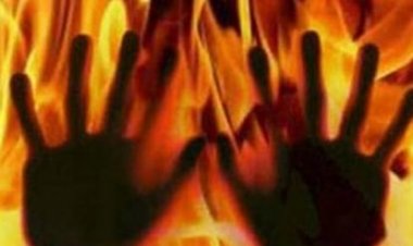 घर में सो रहे पति-पत्नी को पेट्रोल डाल जिंदा जलाने का प्रयास, एक की हालत गंभीर