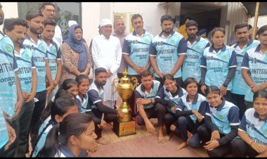 राष्ट्रीय सीनियर थ्रो बाल में छत्तीसगढ़ की पुरूष टीम ने स्वर्ण पदक पर जमाया कब्जा, महिला टीम ने जीता कांस्य