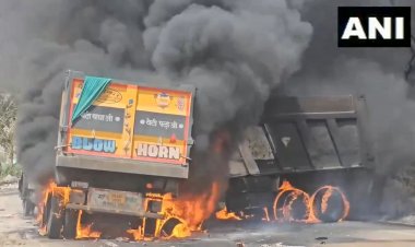 VIDEO दो ट्रकों में भिड़ंत के बाद लगी आग