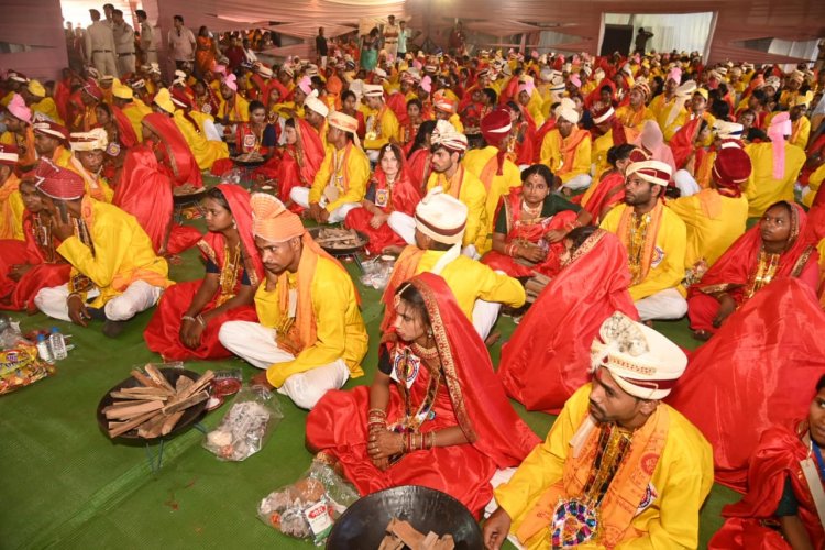 परिणय सूत्र में बंधे 250 दिव्यांग जोड़े, मुख्यमंत्री ने नव दंपत्तियों को दिए आशीर्वाद