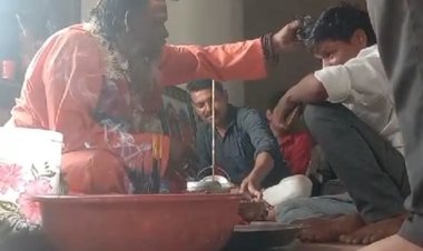 आश्रम के इस बाबा के खिलाफ अपराध दर्ज, एक भक्त की कर दी जमकर पिटाई, देखें VIDEO