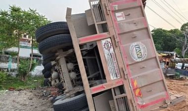 झोपड़ी में जा घुसा अनियंत्रित डंपर, सो रहे पति-पत्नी और 2 बच्चों की मौत