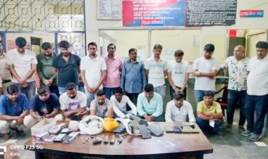 जुआ खेलते पार्षद सहित 22 लोगों को पुलिस ने दौड़ा दौड़ाकर पकड़ा, 3.50 लाख कैश जब्त