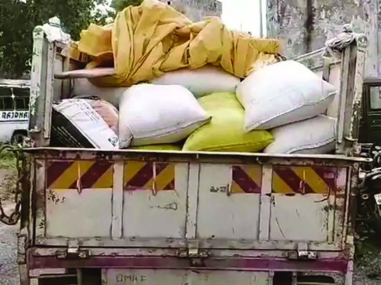 पिकअप से 55 बोरी पीडीएस चावल जब्त, SDM ने की कार्रवाई