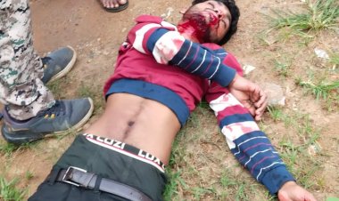 VIDEO कार की ठोकर से बाइक सवार दो युवक गंभीर, शराब के नशे था कार चालक