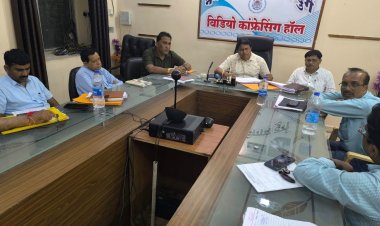 निगम आयुक्त ने अफसरों को दिए निर्देश, योजनाओं की प्रगति की ली जानकारी