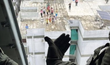 VIDEO: भारतीय वायुसेना ने लोगों को किया रेस्क्यू, एयर-ड्रॉप किए गए आवश्यक आपूर्ति पैक