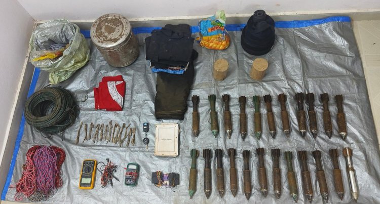 नक्सलियों के जमीन में गाड़कर रखे 38 लाख रुपए नकद बरामद, बड़ी मात्रा में विस्फोटक भी मिले