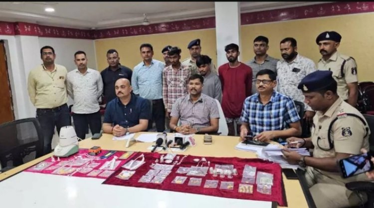 दर्जनों सूने मकानों का ताला तोड़कर चोरी करने वाले तीन सगे भाई गिरफ्तार, नकदी और जेवरात सहित 15 लाख रुपए का माल जब्त