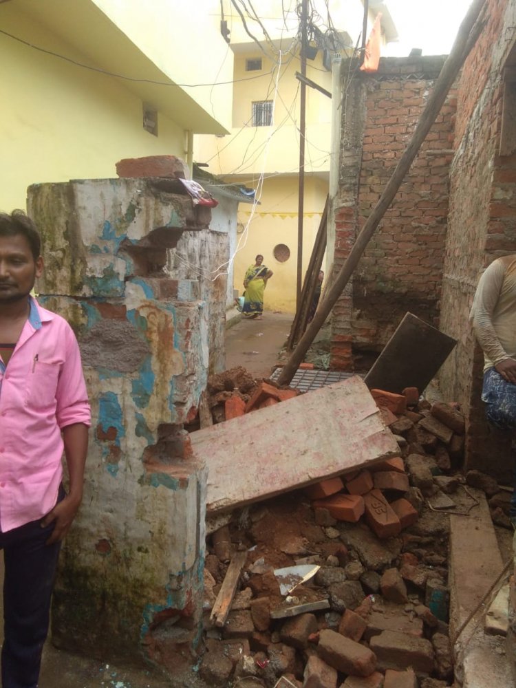 गली में किया जा रहा था अवैध रूप से मकान का निर्माण, भिलाई निगम की टीम ने किया ध्वस्त