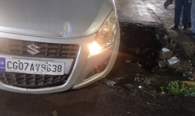 VIDEO प्रशासन की लापरवाही: अभी-अभी भिलाई सुपेला में टला बड़ा हादसा, नाली में घुसी कार, बाल-बाल बचे कार सवार लोग, कुछ दिन पहले ही नाली में बहकर एक युवक ने गवाई थी अपनी जान