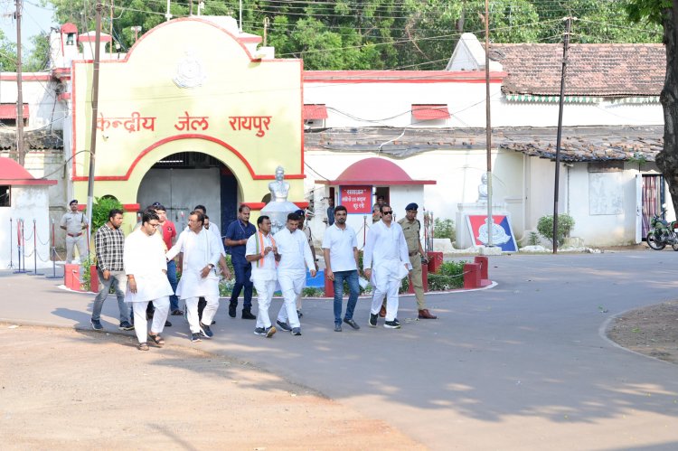 जेल में विधायक देवेंद्र यादव से मिलने पहुंचे मध्यप्रदेश कांग्रेस कमेटी अध्यक्ष जीतू पटवारी