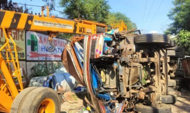 दुर्ग में बड़ा हादसा, ओवर ब्रिज से 30 फीट नीचे गिरा ट्रक, चालक की मौत 